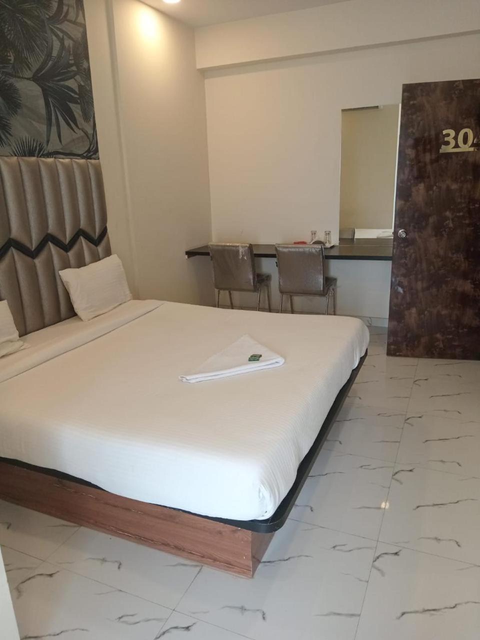 New Balaji Residency By Glitz Hotels Ulhāsnagar Esterno foto